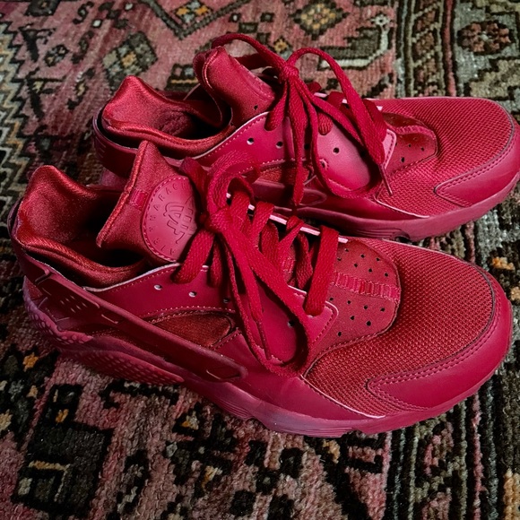Nike Air Huaraches. Size 9. Worn twice. - Picture 3 of 5